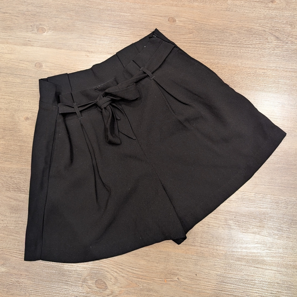 Stradivarius Black High Waisted Dress Shorts - Picture 2 of 10